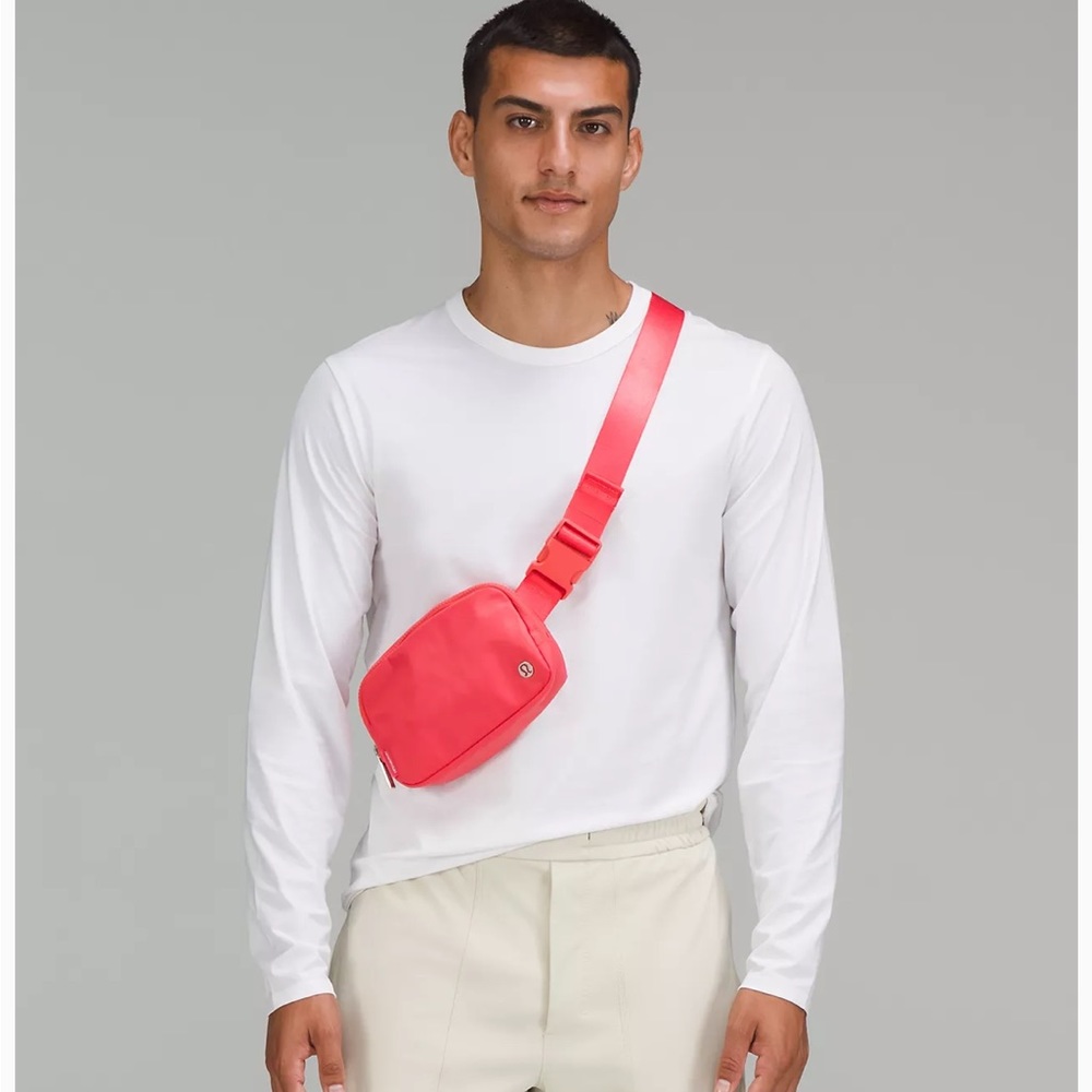 Last one! NWT Lululemon Everywhere Belt Bag! - Picture 9 of 9